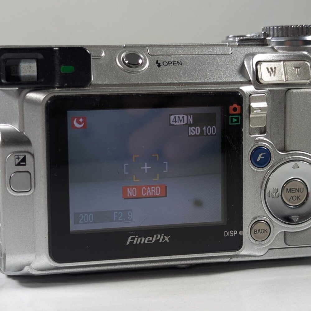 Fujifilm Finepix E Series E500 4.1MP Digital Camera Silver Case WORKS - Picture 3 of 12